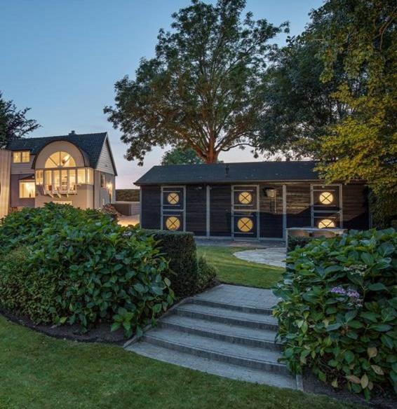 Vakantiehuis Onder De Peppel Met Sauna En Jacuzzi Wijk en Aalburg Bagian luar foto