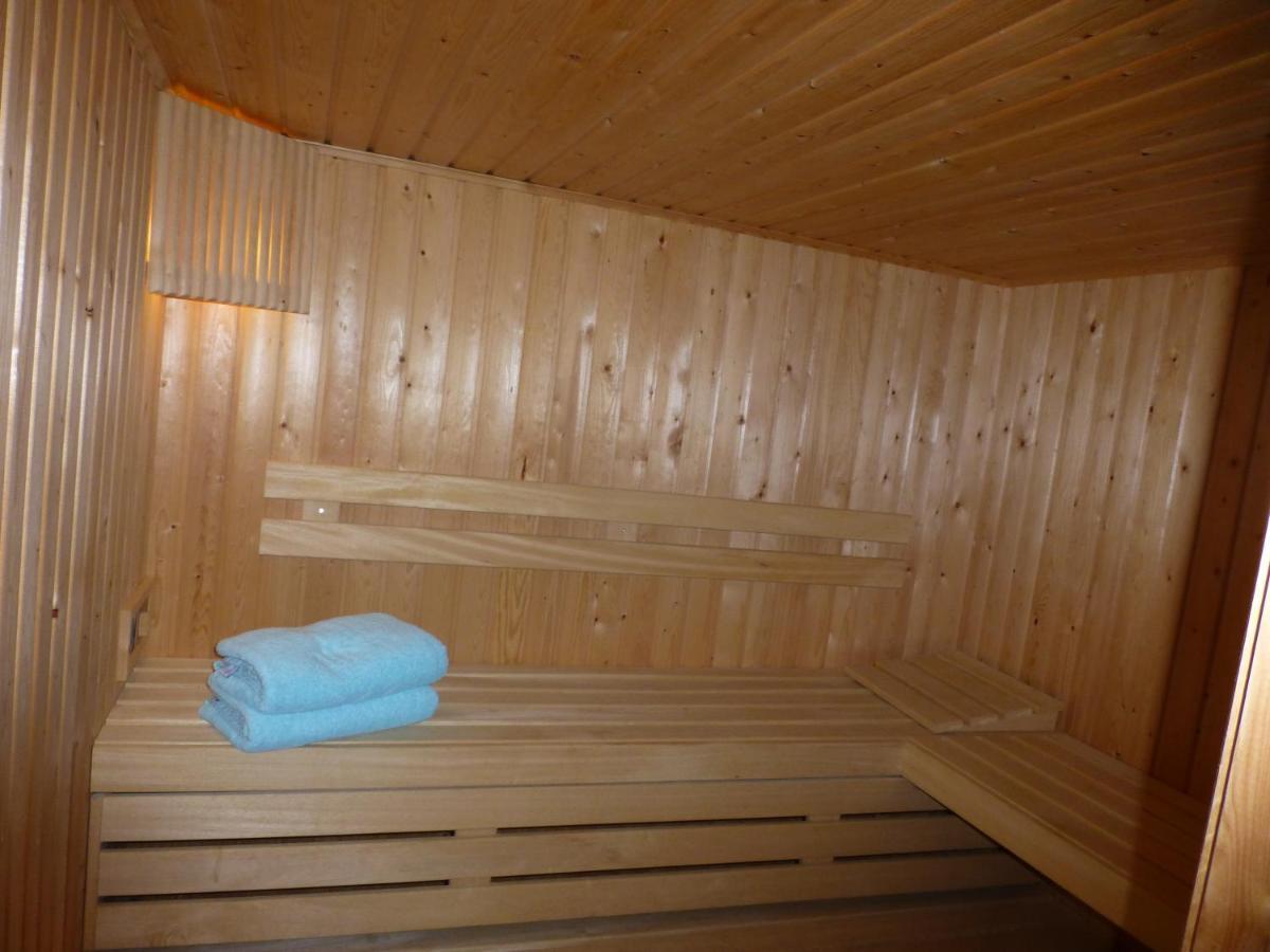 Vakantiehuis Onder De Peppel Met Sauna En Jacuzzi Wijk en Aalburg Bagian luar foto