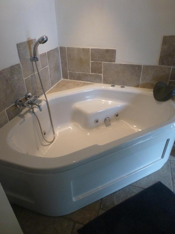 Vakantiehuis Onder De Peppel Met Sauna En Jacuzzi Wijk en Aalburg Bagian luar foto